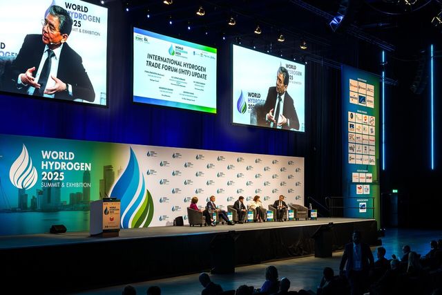 장재훈 현대차그룹 부회장이 21일(현지시간) 열린 ‘월드 하이드로젠 서밋 2025’ IHTF 패널 토론에서 발언을 하고 있다. [사진=현대차그룹]