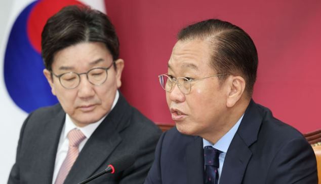 국민의힘 권영세 비상대책위원장과 권성동 원내대표. [사진출처=뉴시스]