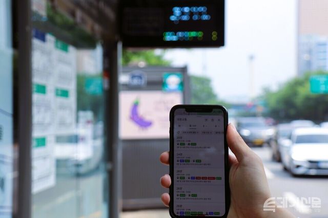 구글맵을 이용해 여의도역에서 홍대입구역까지 대중교통 경로를 조회한 모습 ⓒ투데이신문