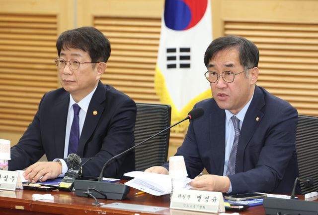 국회 국토교통위 맹성규 위원장이 지난 2월 20일 서울 여의도 국회 의원회관에서 열린 부동산 PF 선진화를 위한 토론회에서 인사말을 하고 있다. [사진=뉴시스]