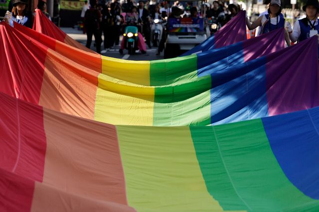 성소수자의 인권을 알리는 서울퀴어퍼레이드가 14일 열리는 가운데 반대 단체의 집회가 같은 날 인근에서 개최되며 도심 혼잡이 예고된다. [사진=뉴시스]<br>