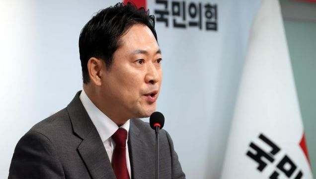 국민의힘 장동혁 중앙선거대책위원회 종합상황실장이 2일 오전 서울 여의도 중앙당사에서 열린 긴급 현안 기자회견에서 '짐 로저스 이재명 후보 지지선언 진위 논란' 등에 대해 발언을 하고 있다.[사진출처=뉴시스]<br>