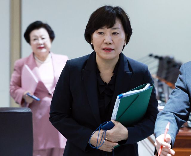 농림축산식품부 송미령 장관이 24일 오전 서울 용산 대통령실 청사에서 열린 국무회의실에 들어서고 있다. [사진제공=뉴시스]