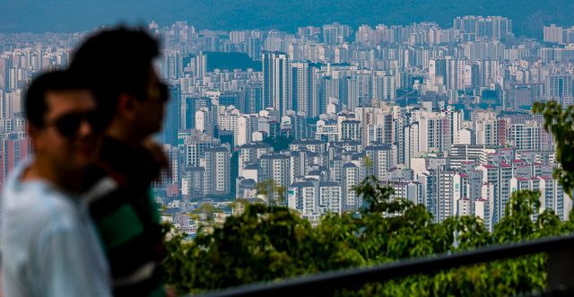 서울 중구 남산에서 서울 시내 아파트가 보이고 있다. [사진=뉴시스]