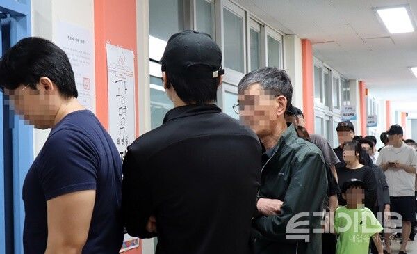 경기도 광명시 경기항공고등학교에 마련된 광명7동 제2투표소&nbsp;현장. ⓒ투데이신문