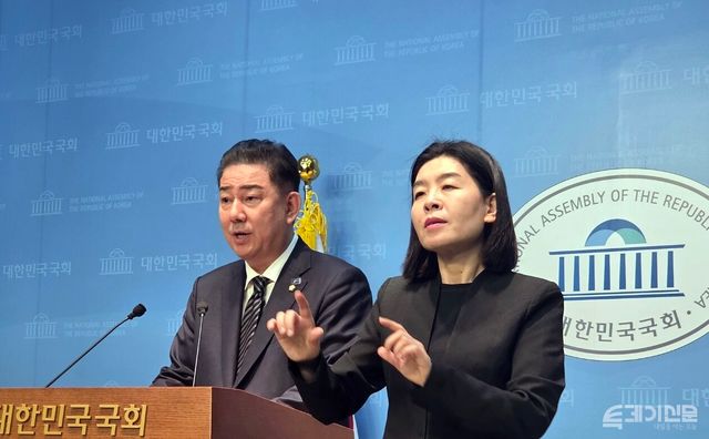  더불어민주당 김병기 의원이 5일&nbsp;국회 소통관에서 기자회견을 열고&nbsp; 원내대표 선거에 출마한다고 공식 선언했다.ⓒ투데이신문<br>