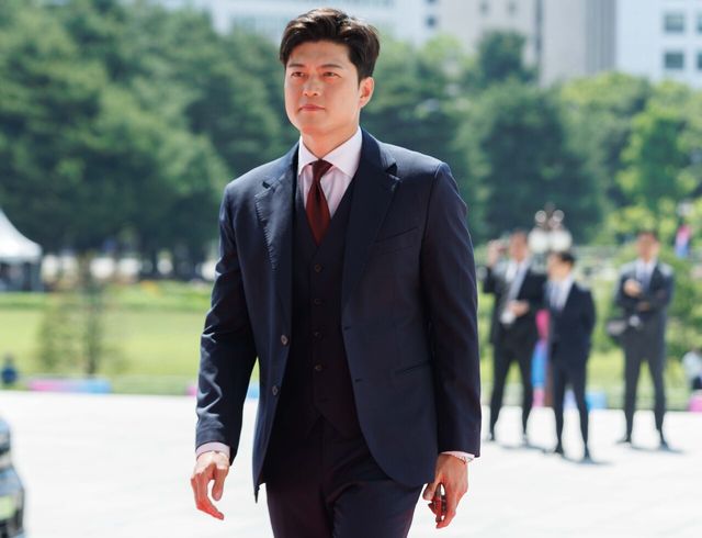 김용태 국민의힘 비상대책위원이 4일 오전 서울 여의도 국회의사당에서 열린 제21대 대통령 취임선서식에 참석하고 있는 모습. [사진제공=뉴시스]<br>