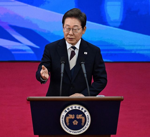 이재명 대통령이 4일 서울 여의도 국회 로텐더홀에서 열린 제21대 대통령 취임선서식에서 국민께 드리는 말씀을 하고 있다. [사진=뉴시스]