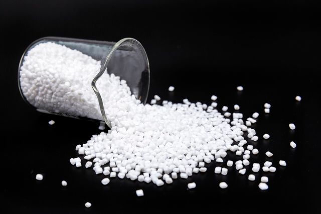 롯데케미칼이 한국환경산업기술원이 주관하는 ‘환경표지 인증 적합원료 공급망’에 참여하여 PE, PP, PET 등 플라스틱 소재군 내 39개 제품을 적합 원료로 승인 운영 중이다. [사진=롯데케미칼]