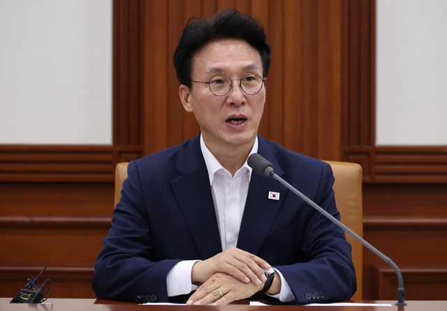 김민석 국무총리가 지난 10일 오전 서울 종로구 정부서울청사에서 열린 국정현안관계장관회의에 참석해 발언하고 있다. [사진=뉴시스]