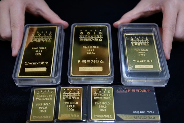 서울 종로구 한국금거래소에 진열된 골드바. [사진=뉴시스]