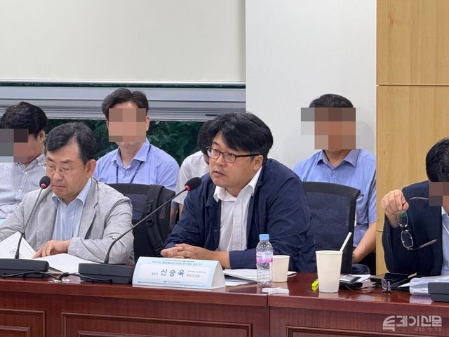 22일 오후 서울 여의도 국회에서 열린 ‘버려지는 환경에너지, 이대로 방치해도 좋은가’ 토론회에서 신승욱 한국농어촌공사 농어촌연구원이 발표하고 있다. ⓒ투데이신문