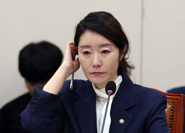 강선우 여성가족부 장관 후보자가 지난 14일 서울 여의도 국회에서 진행된 여성가족위원회의 인사청문회에 참석해 있다. [사진제공=뉴시스]