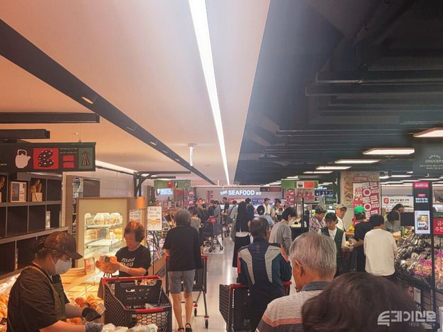 롯데마트가 6월 26일 경기 구리시 매장을 4년 만에 재개점 했다. 사진은 지난 2일 방문한 롯데마트 그랑그로서리 구리점 매장 내부 모습.&nbsp;ⓒ투데이신문