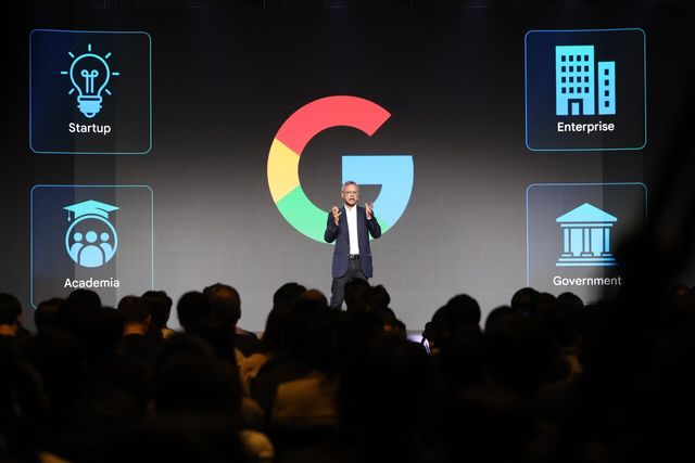 구글 딥마인드 마니쉬 굽타(Manish Gupta) 시니어 디렉터가 2일 서울 강남구 조선 팰리스에서 열린 ‘구글 포 코리아 2025’에서 ‘새로운 가능성을 여는 구글 AI’를 주제로 축사를 발표하고 있다. [사진=뉴시스]