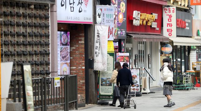 대내 불확실성 완화와 경기부양책 기대감 등 소비자심리 개선 흐름 속에 2분기 카드승인 실적이 완만한 회복세를 그리고 있다. [사진=뉴시스]