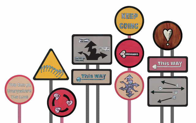 <Sign>, 2025, 목재 위에 옻칠 실크스크린, 자개, 400x300mm<br>