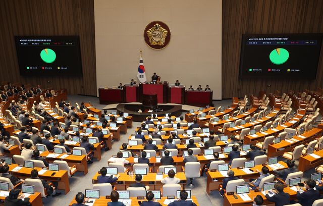 4일 오후 서울 여의도 국회에서 열린 제426회 국회(임시회) 제5차 본회의 [사진=뉴시스]<br>