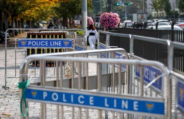 2023년 10월 18일 서울 용산구 대통령실 인근에 집회장소와 통행로가 구분돼 있다. [사진제공=뉴시스]