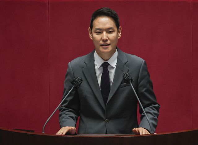 지난 2022년 6.1 재보궐선거에서 당선된 더불어민주당 김한규 의원이 서울 여의도 국회에서 열린 제398회 국회 제1차 본회의에서 발언하고 있다. [사진제공=뉴시스]