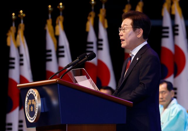 &nbsp;이재명 대통령이 15일 서울 종로구 세종문화회관에서 열린 제80주년 광복절 경축식에서 경축사를 하고 있는 모습. [사진제공=뉴시스]<br>