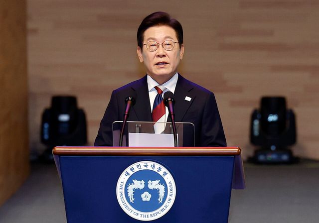 이재명 대통령이 지난 15일 서울 종로구 세종문화회관에서 열린 제80주년 광복절 경축식에서 경축사를 하고 있는 모습. [사진제공=뉴시스]