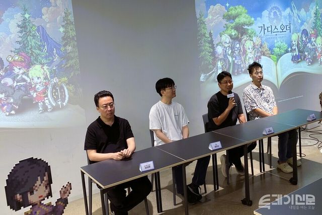 카카오게임즈가 지난 7일 오후 경기 성남시 분당구 타운홀에서 ‘가디스오더 미디어 사전 시연회 및 인터뷰’ 행사를 열고 기자간담회를 진행하고 있다. 왼쪽부터 픽셀트라이브 이정환 시스템 디렉터, 최진성 PD, 배정현 대표, 정태룡 콘텐츠 디렉터 ⓒ투데이신문