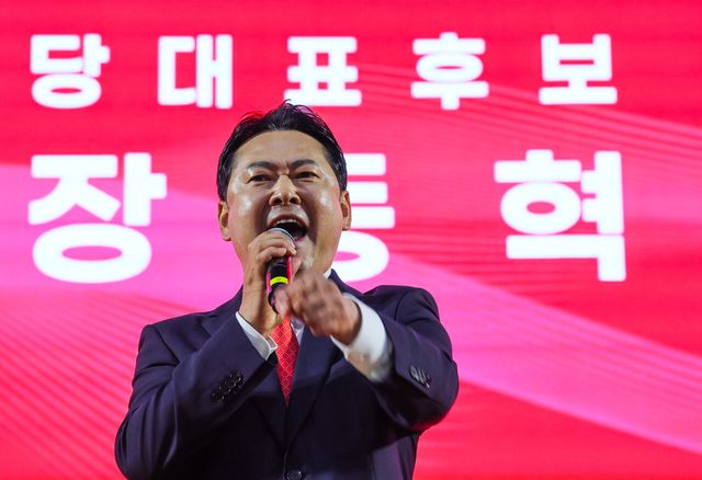 장동혁 국민의힘 당대표 후보가 지난 13일 오후 대전광역시 서구 배재대학교에서 열린 제6차 전당대회 충남권-호남권 합동연설회에서 지지를 호소하고 있는 모습. [사진제공=뉴시스]<br>