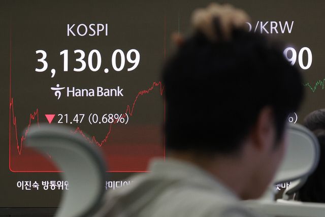 20일 코스피는 전 거래일(3151.56)보다 21.47포인트(0.68%) 내린 3130.09에 마감했다. [사진=뉴시스]