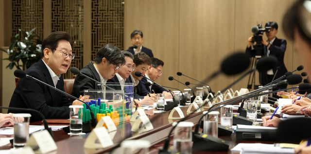 이재명 대통령이 13일 서울 용산 대통령실 청사에서 열린 나라재정 절약 간담회에서 발언하고 있다. [사진=뉴시스]