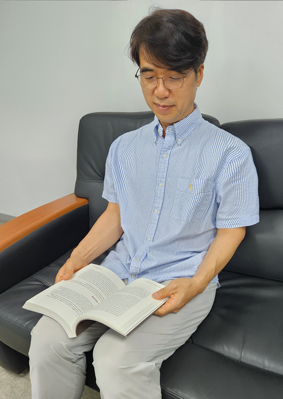 <호모레퍼런스> 저자 김문식 교수.&nbsp; [사진제공=미다스북스]<br>