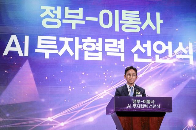 과학기술정보통신부 배경훈 장관이 지난 12일 서울 중구 웨스틴조선호텔에서 열린 정부-이동통신사 AI 투자협력 선언식에서 축사를 하고 있다. [사진=뉴시스]