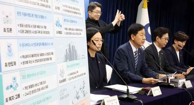 구윤철 경제부총리 겸 기획재정부 장관이 지난 22일 오후 서울 종로구 정부서울청사에서 새정부 경제성장전략 관계부처 합동 브리핑을 하고 있다. [사진제공=뉴시스]