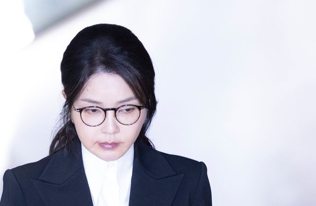 6일 서울 종로구 김건희 특검팀(특별검사 민중기) 사무실에서 피의자 신분으로 조사를 마친 김건희 여사. [사진제공=뉴시스]