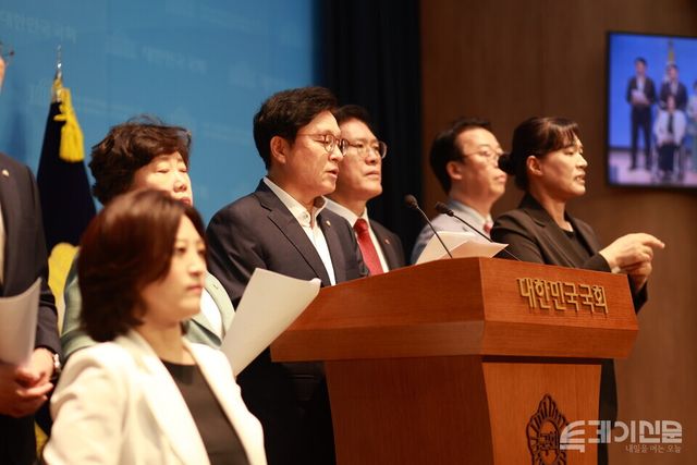 국민의힘 법제사법위원회 위원들이 7일 서울 여의도 국회 소통관에서 이춘석 의원 사건과 관련해 성명을 발표하고 있다. ⓒ투데이신문