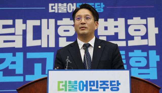 더불어민주당 전용기 의원. [사진제공=뉴시스]