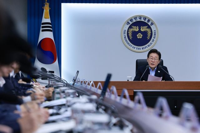 이재명 대통령이 지난달 31일 서울 용산 대통령실 청사에서 열린 제6차 수석보좌관회의에서 발언하고 있다. [사진=뉴시스]