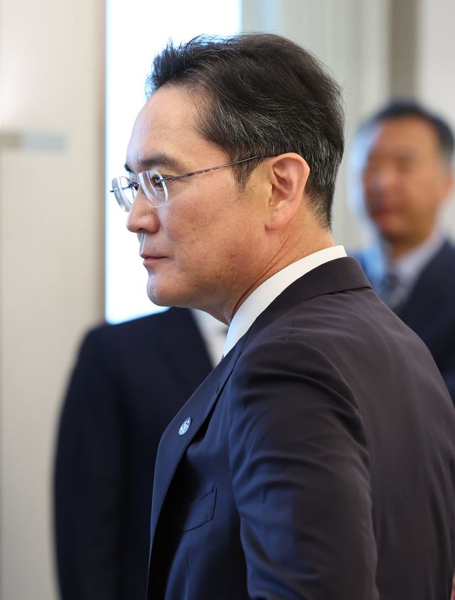 이재용 삼성전자 회장이 서울 용산 대통령실에서 열린 6경제단체와 기업인 간담회에 참석하고 있다. [사진=뉴시스]