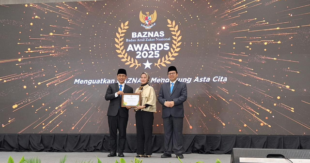 뚜레쥬르는&nbsp;인도네시아&nbsp;‘2025&nbsp;바즈나스 어워드’에서&nbsp;CSR&nbsp;부문 최우수 기업상을 수상했다. [사진=CJ푸드빌]