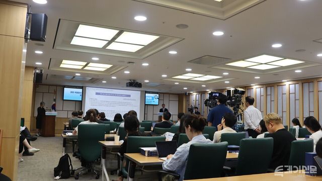 11일 국회 의원회관에서 진행된 2025 국정감사 이슈 분석 기자간담회 ‘정부가 답해야 할 국민의 질문’ 현장 모습. ⓒ투데이신문