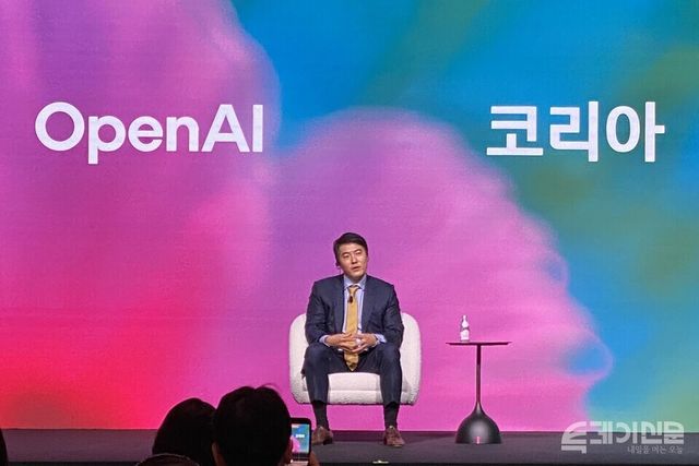 오픈AI 제이슨 권(Jason Kwon) 최고전략책임자(CSO)가 지난 10일 서울 광진구 파이팩토리 스튜디오에서 열린 기자회견에서 취재진 질의에 답변하고 있다. ⓒ투데이신문