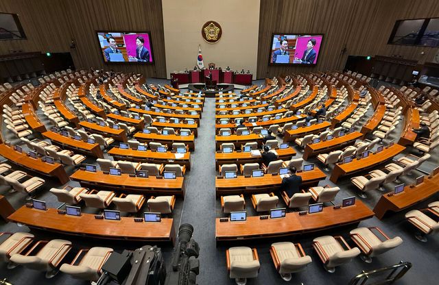 15일 오후 서울 여의도 국회에서 열린 제429회국회(정기회) 제5차 본회의. [사진제공=뉴시스]<br>