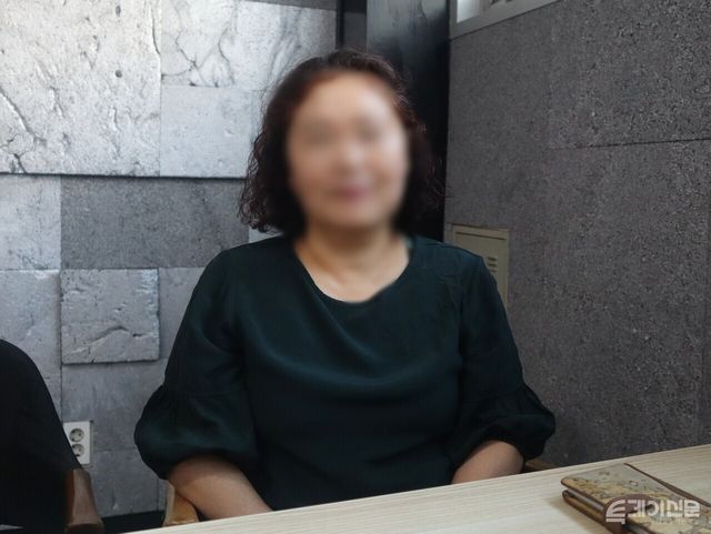 청소노동자 이경숙(가명·64)씨의 모습. ⓒ투데이신문