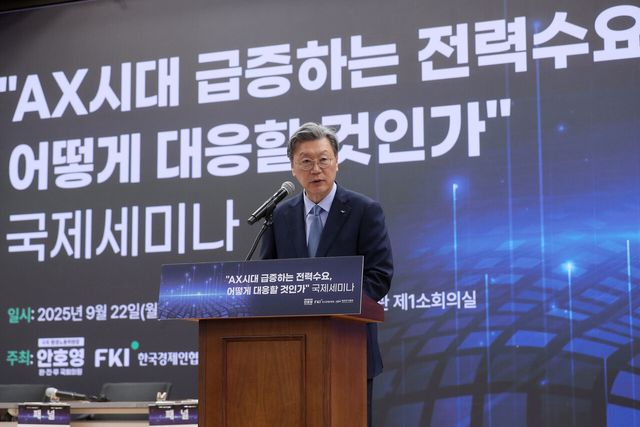 한국경제인협회 김창범 부회장이 서울 여의도 국회의원회관 제1소회의실에서 열린 ‘AX시대 급증하는 전력수요, 어떻게 대응할 것인가’ 세미나에 참석해 인사말을 하고 있다. [사진=한국경제인협회]