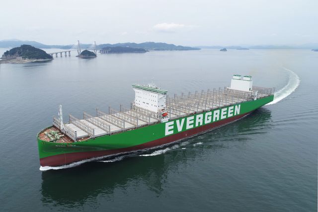 대만 에버그린사의 1만5000TEU급 컨테이너운반선. [사진=삼성중공업]