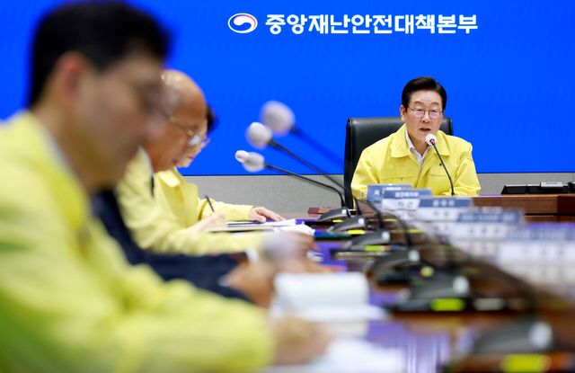 이재명 대통령이 28일 서울 종로구 정부서울청사 중앙재난상황실에서 열린 국가정보자원관리원 화재 관련 중앙재난안전대책본부 회의에서 발언하고 있다. [사진제공=뉴시스]