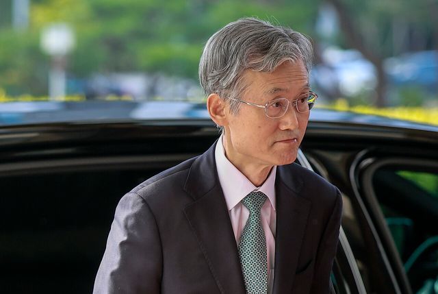 조희대 대법원장이 29일 서울 서초구 소재 대법원에 출근하고 있다. [사진제공=뉴시스]