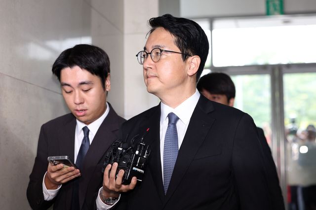 심우정 전 검찰총장이 30일 오전 서울 서초구 순직해병 특검 사무실에 피의자 소환 조사를 받기 위해 출석하고 있다. [사진제공=뉴시스]