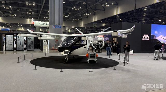 지난 4월 ‘2025 서울모빌리티쇼’에 전시된 수소전지 하이브리드형 도심항공교통(UAM) ⓒ투데이신문