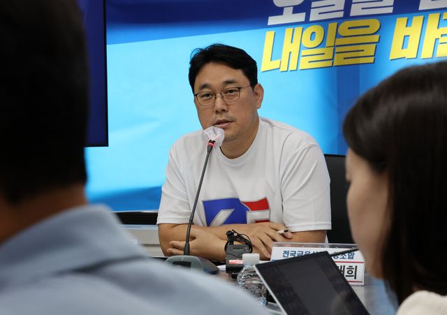 김형선 전국금융산업노동조합 위원장이 8일 오전 서울 중구 금융노조 투쟁상황실에서 열린 9.26 총파업 기자간담회에서 발언하고 있다.&nbsp; [사진=뉴시스]